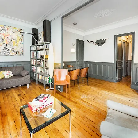 Apartment Hip Classic And